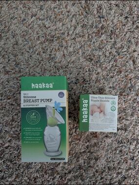 Haakaa Silicone Breast Pump & Nipple Shields - Green/White
